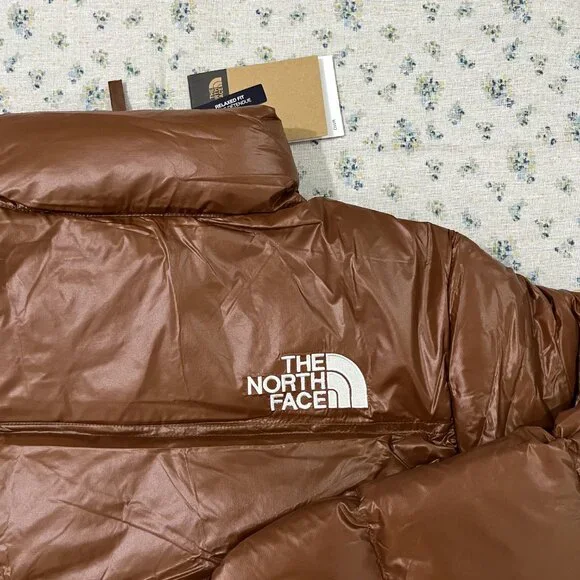 The North Face 1984 Short "Kendall Jenner Style" Glossy Down Jacket - Picture 8 of 11